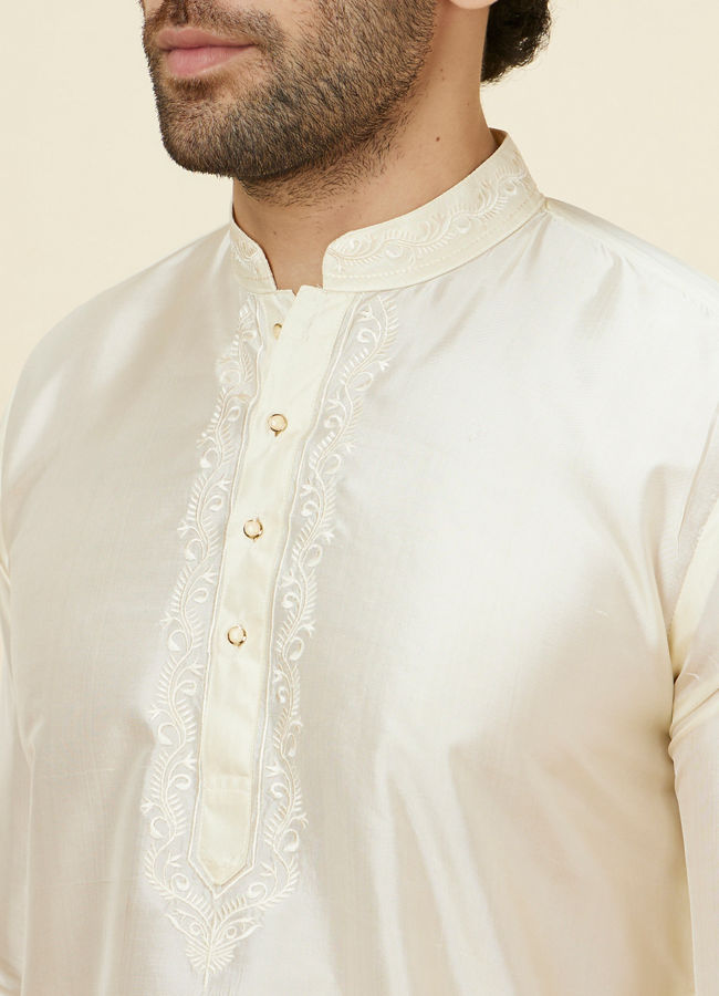 alt message - Manyavar Men Ivory White Traditional South Indian Kurta Pancha Set image number 2